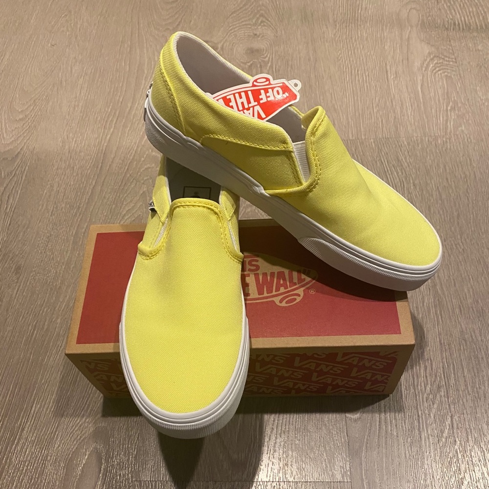 Vans women low slip on shoes